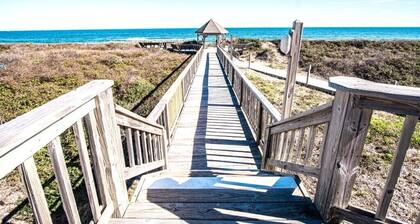 Beautiful 3BR Condo in OBX, NC, Beach, Pools, Hot Tub, Family Resort Aug. 9-15