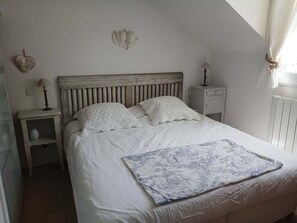 Iron/ironing board, bed sheets - Chat Fleurs" family home Pornichet center very quiet (Pornichet)