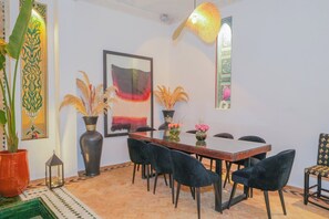Dining - Riad Dar Fiji - Elegant Exclusive Riad with Private Pool & Rooftop Jacuzzi (Marrakesh)