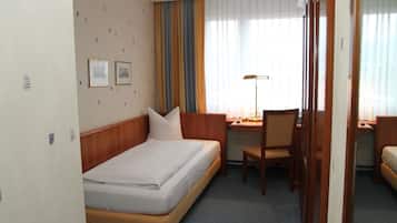 Single Room | Desk, free WiFi