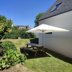 Outdoor dining - New 2-person apartment near the sea (CLOHARS CARNOET)