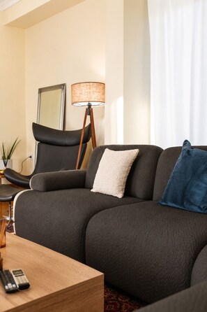 Living area - D-Suites – Executive Sea View City Centre Apartment (Thessaloniki)