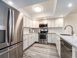 Fridge, microwave, oven, stovetop - Prime Gulf Front - Sand Castle II 803 (Indian Shores)
