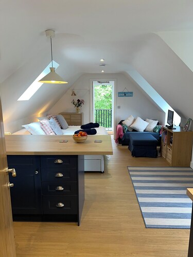 Luxury Gated Studio between Canterbury and Whitstable, Beautiful Views.