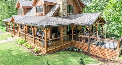 Thistle Ridge Mountain & River Retreat- 12 acres, hot tub, EV charger, fire pits