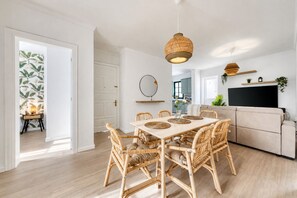 Dining - Casa Lanzarote Luxury Stay • Beach 2 min • LVH (Playa Blanca)