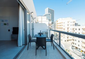 Outdoor dining - Bright and Modern 2BR Penthouse, St Julian's (Saint Julian's)