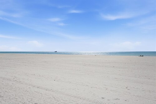 One bedroom unit on beautiful Ft. Myers Beach - gorgeous sunsets, pool and spa.