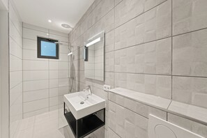 Shower, hair dryer, towels, toilet paper - Cape Marie Luxury Apartments 231 B at Coral Estate (Willemstad)