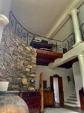 المنشأة من الداخل