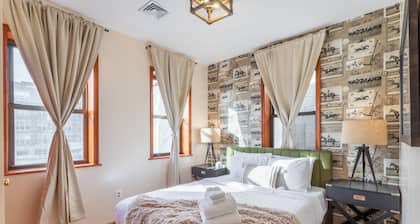 2-bedroom apartment near center city with Private paid parking.