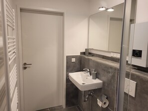 Bathroom - Vrbo Property (Nettetal)