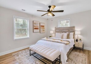 Room - Cozy 3-bedroom (East Point)