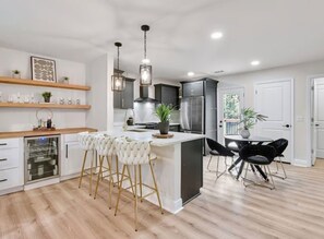 Dining - Cozy 3-bedroom (East Point)