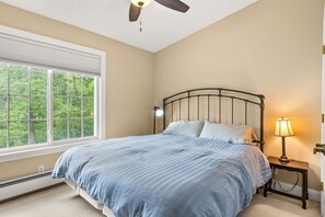 Free WiFi, bed sheets - Mimosa House - 5 bdrm house with large dock! (Rocky Mount)