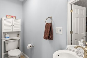 Een douche, een haardroger, handdoeken