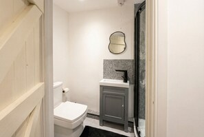 Hair dryer, towels - Eclectic apartment above a cocktail bar – free cocktail on weekends (Castle Donington)