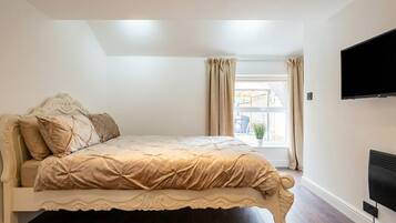 1 bedroom, desk, iron/ironing board, WiFi