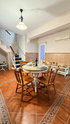 Casa Eloah Spacious Home with Patio in a Quiet Location