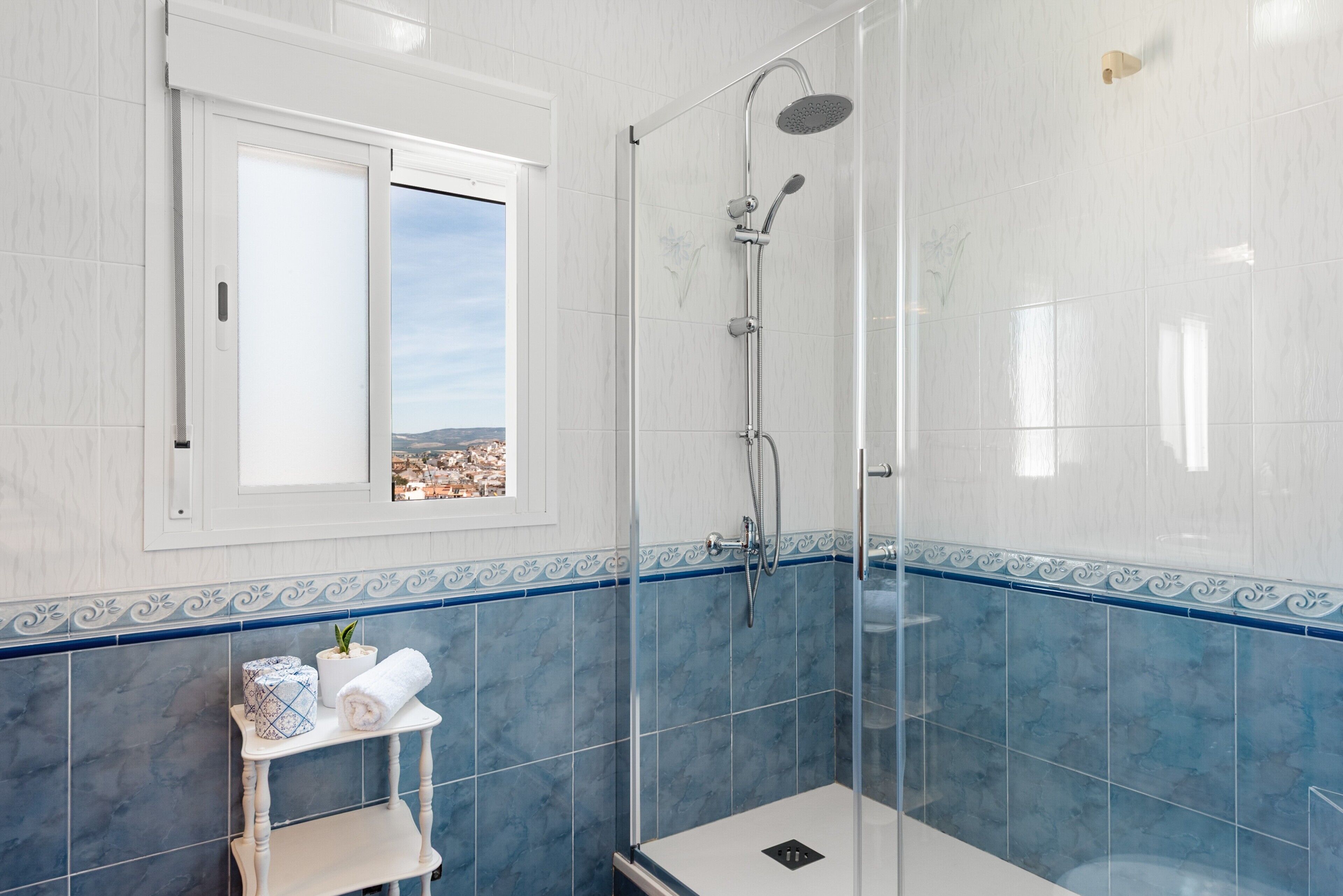 Dusche, Haartrockner, Handtücher