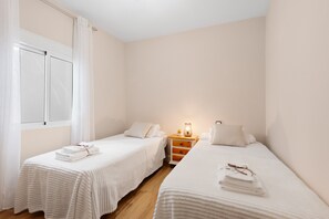 3 室のベッドルーム、アイロン / アイロン台、WiFi、ベッドシーツ