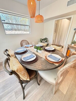 Dining - Private, Tropical Home with Pool, blocks from Atlantic Ave Delray Beach FL (Delray Beach)