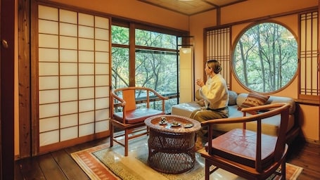 Interior. Ishiyama Rikyu Gosoku no Kutsu