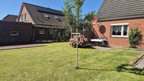 Outdoor dining - Vrbo Property (Hagermarsch)