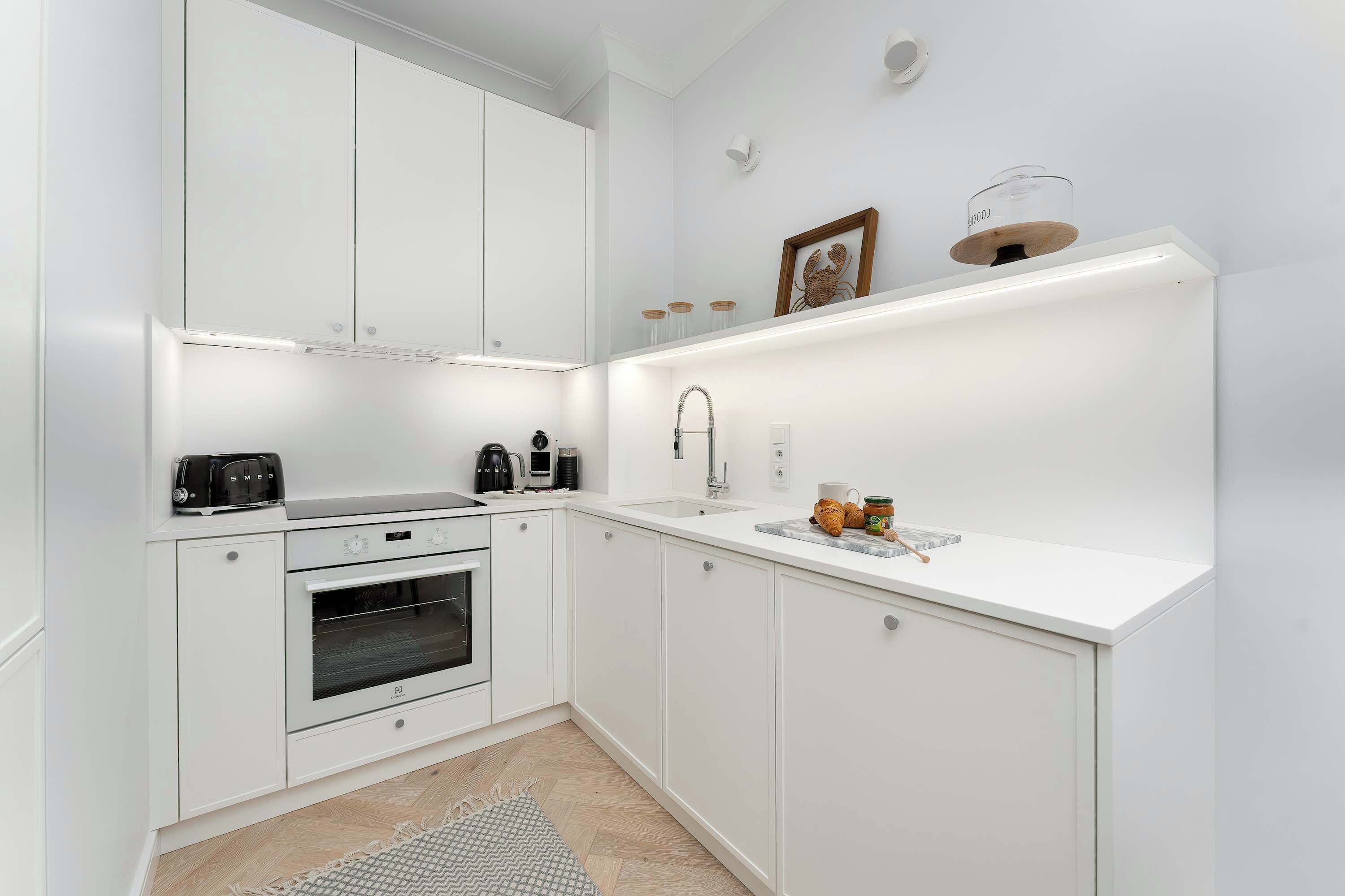 Kühlschrank, Mikrowelle, Ofen, Herdplatte