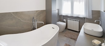 Spacious holiday home with private garden and 3 bedrooms