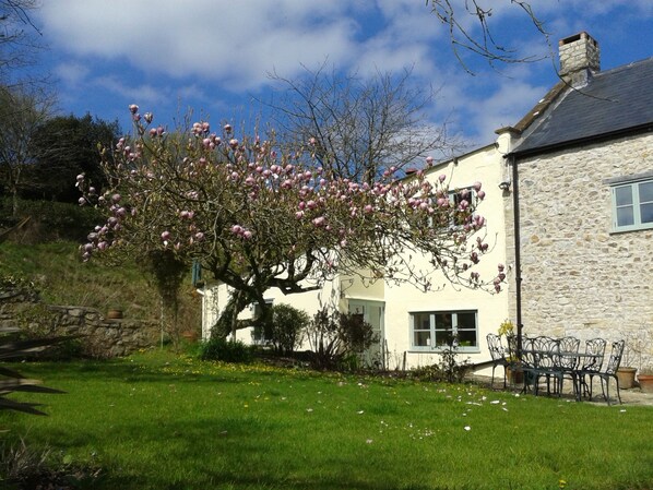 Exterior - Valley View Farm Annexe. Walking distance from Lyme Regis and Jurassic Coast. (Uplyme)