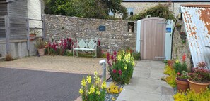 Terrace/patio - Valley View Farm Annexe. Walking distance from Lyme Regis and Jurassic Coast. (Uplyme)
