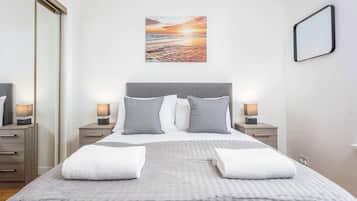 Iron/ironing board, WiFi, bed sheets