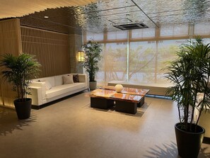 Living area - Hotel Yukari-no-mori Kawaguchiko (Fujikawaguchiko)