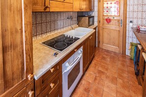 Fridge, microwave, oven, electric kettle - Casa Amalia, with panoramic terrace (Cortina d´Ampezzo)