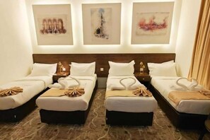 Desk, laptop workspace, free WiFi - Masar Ascon (Makkah)