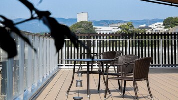 屋外ダイニングエリア