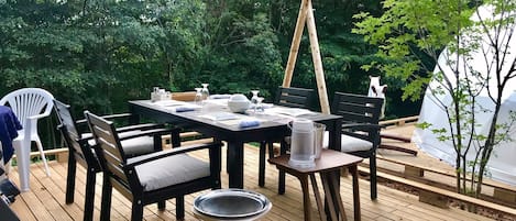 Outdoor dining