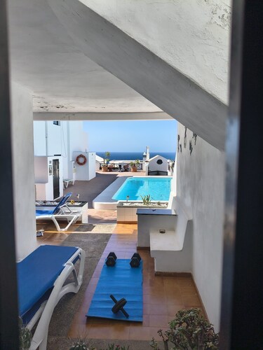 2 Bedroom Apartment, Puerto Del Carmen, Excellent access to Beach and Harbour