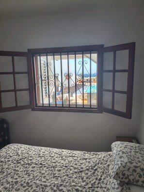 Iron/ironing board, Internet, bed sheets