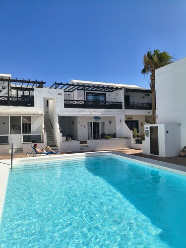 2 Bedroom Apartment, Puerto Del Carmen, Excellent access to Beach and Harbour