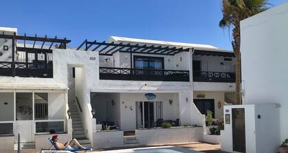 2 Bedroom Apartment, Puerto Del Carmen, Excellent access to Beach and Harbour