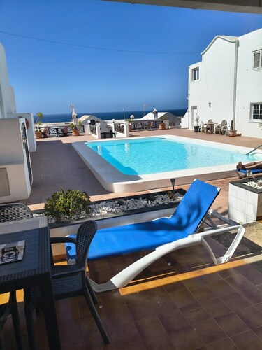 2 Bedroom Apartment, Puerto Del Carmen, Excellent access to Beach and Harbour