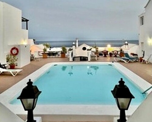 2 Bedroom Apartment, Puerto Del Carmen, Excellent access to Beach and Harbour