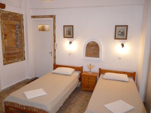 Free WiFi, bed sheets - Vasilis Ios Place Room 3 (Chora)