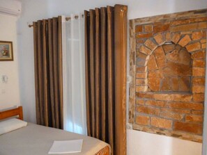 Free WiFi, bed sheets - Vasilis Ios Place Room 3 (Chora)