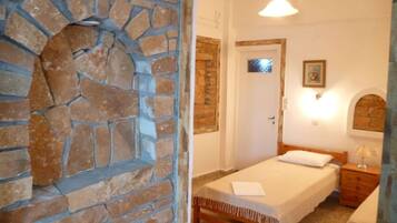 2 bedrooms, WiFi (free), bed sheets