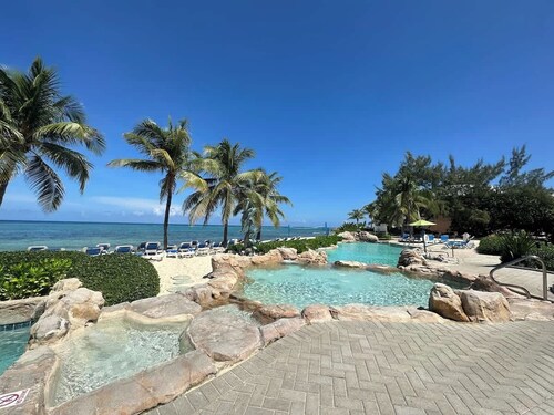 Oceanfront Paradise – 2BR Oceanfront Condo | Pools, Beach & Amenities