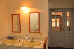 Bathroom - Aya no Yado Fusen (Shirahama)