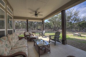 Terrace/patio - Crazy Horse-Close to Canyon Lake Marina! (Canyon Lake)